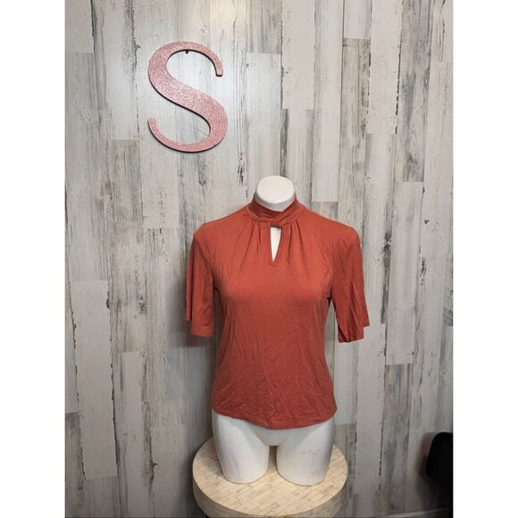 Tahari Rust Mock Neck Keyhole Blouse | Soft Stretchy Short Sleeve Top Size Small - Picture 1 of 9